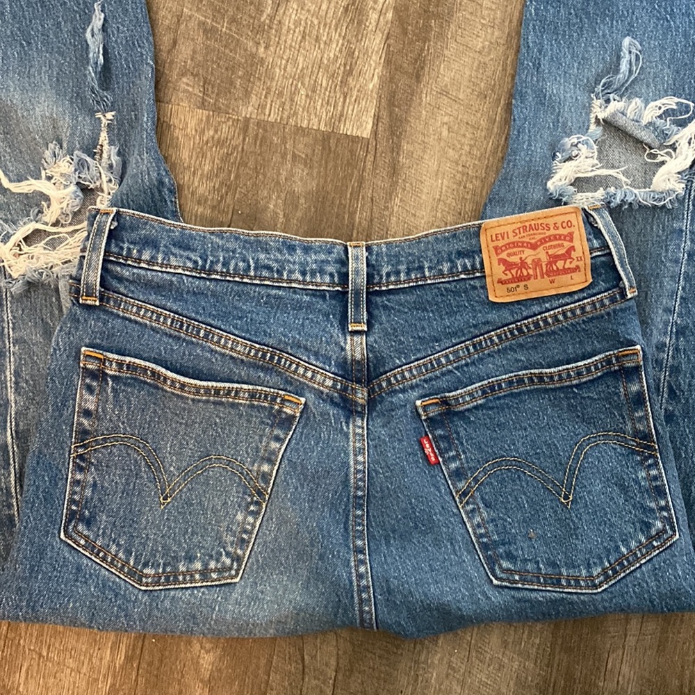 Distressed Levis - Picture 3 of 4